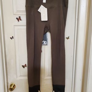 Liza koshy, Fabletics leggings